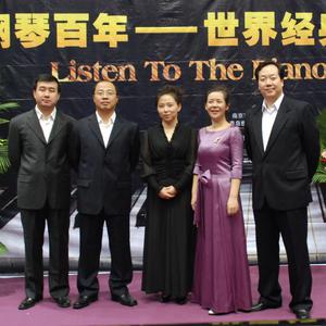 伊人久久久久久久久久
